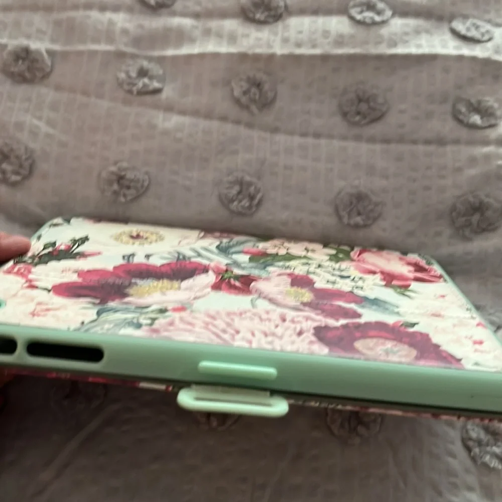 Hard case tablet cover